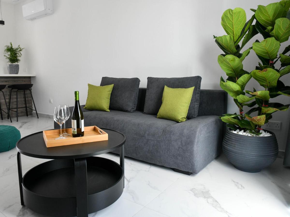 The Room, 15, Leda Gardens דירה Paphos